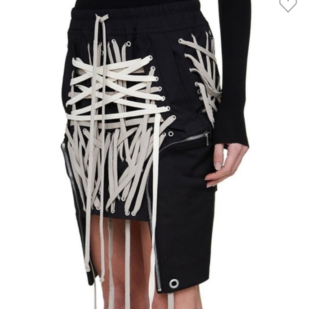 Strings skirt